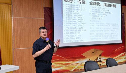 Deputy Minister Shih-Yuan Ma delivering the keynote speech.