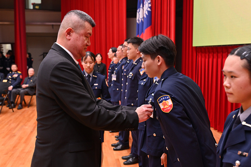 Deputy Minister Presents Grade Insignia to Students