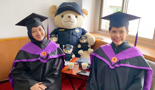 International Graduates with Taiwan Police Mascot
