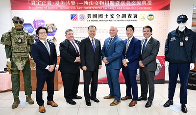 CPU President and guests from the AIT U.S. Homeland Security Investigations (HSI) attend the Taiwan-U.S. exchange ceremony together.